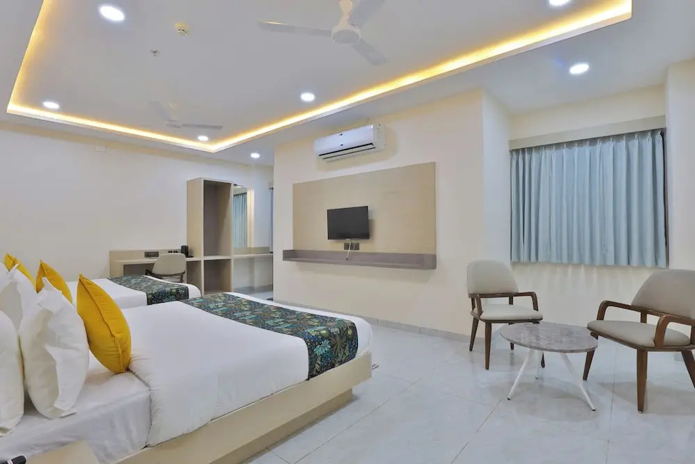 Ананд: Hotel The Grand Radhey