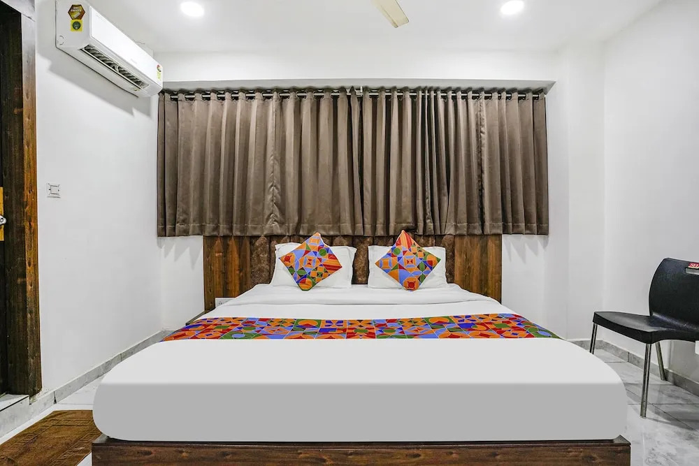 Сурат: Fabhotel Rose Palace