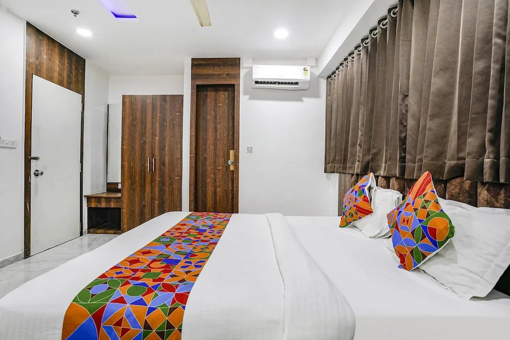 Сурат: Fabhotel Rose Palace
