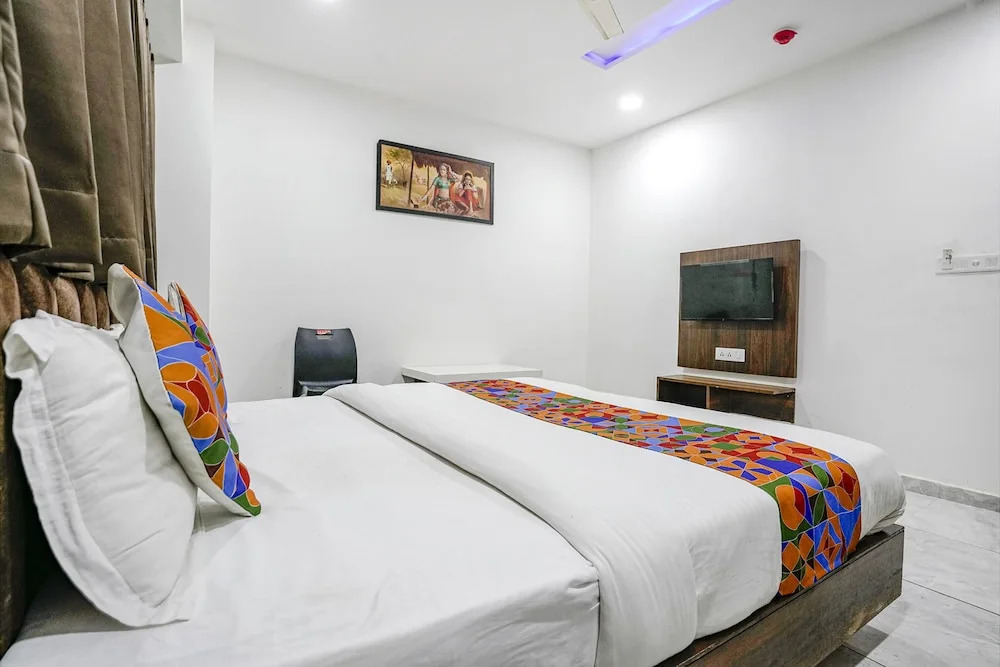 Сурат: Fabhotel Rose Palace