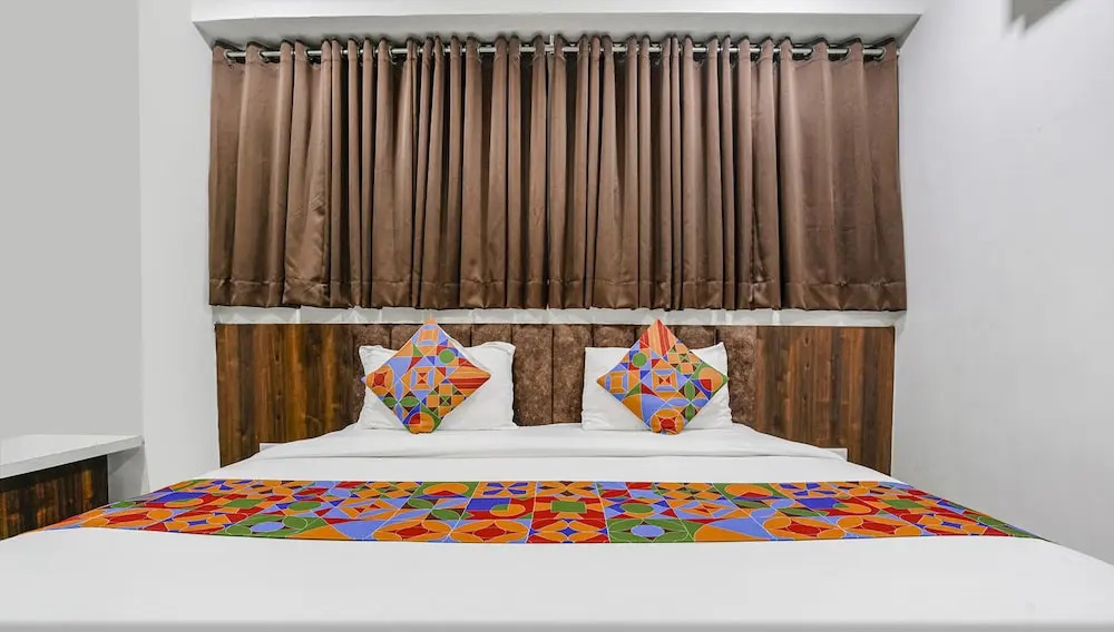 Сурат: Fabhotel Rose Palace