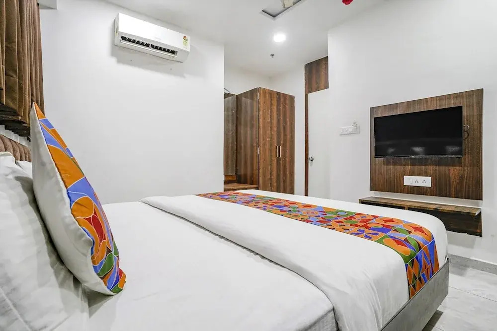 Сурат: Fabhotel Rose Palace