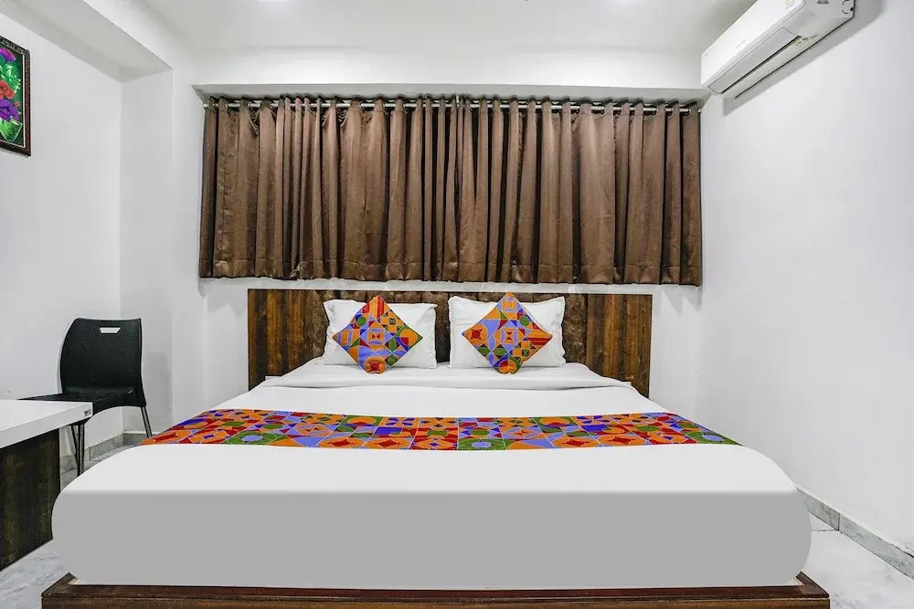 Сурат: Fabhotel Rose Palace
