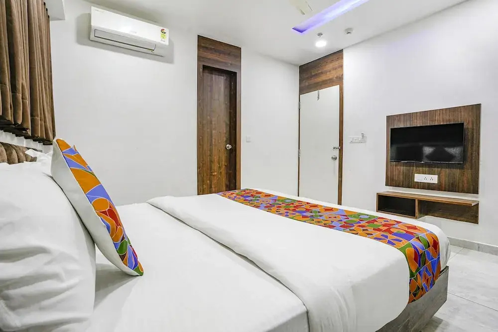 Сурат: Fabhotel Rose Palace