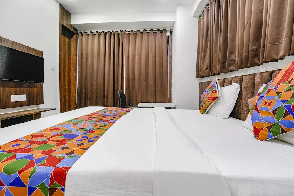 Сурат: Fabhotel Rose Palace
