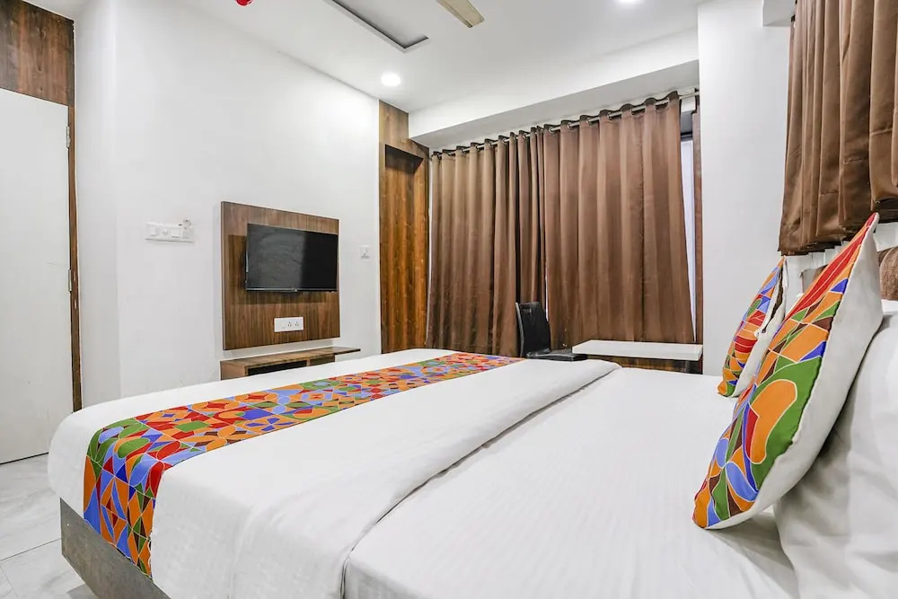 Сурат: Fabhotel Rose Palace