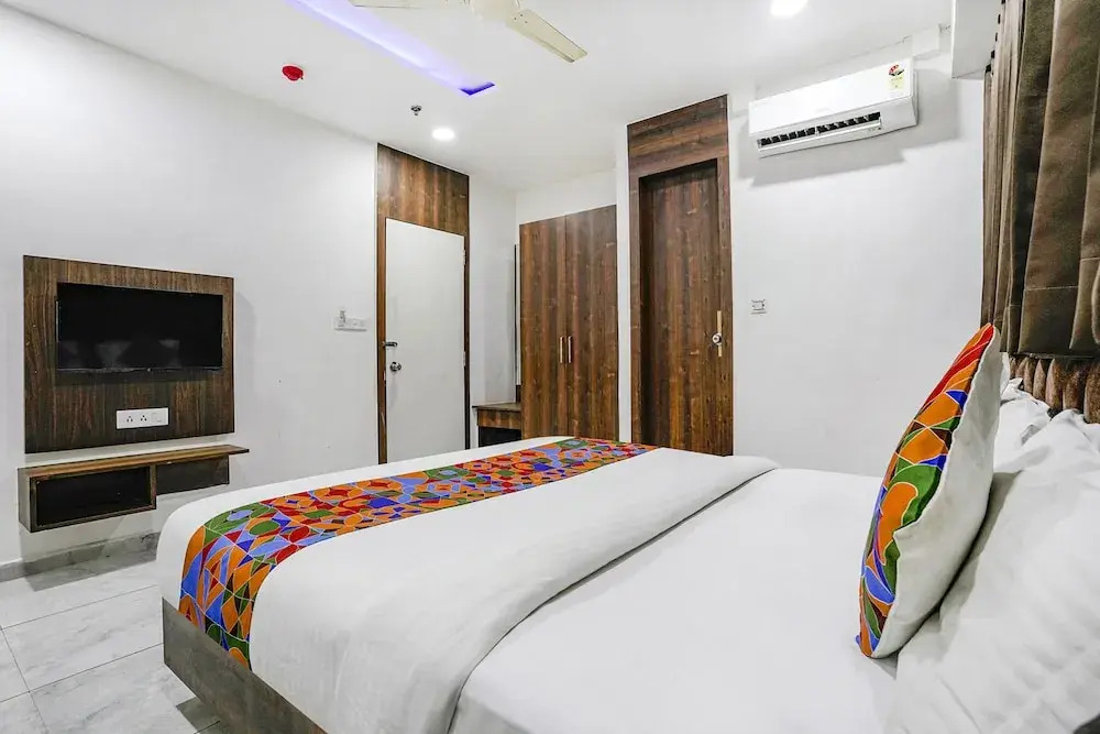 Сурат: Fabhotel Rose Palace