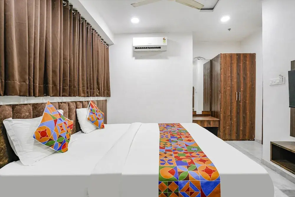 Сурат: Fabhotel Rose Palace