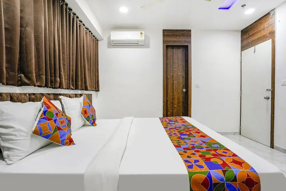Сурат: Fabhotel Rose Palace