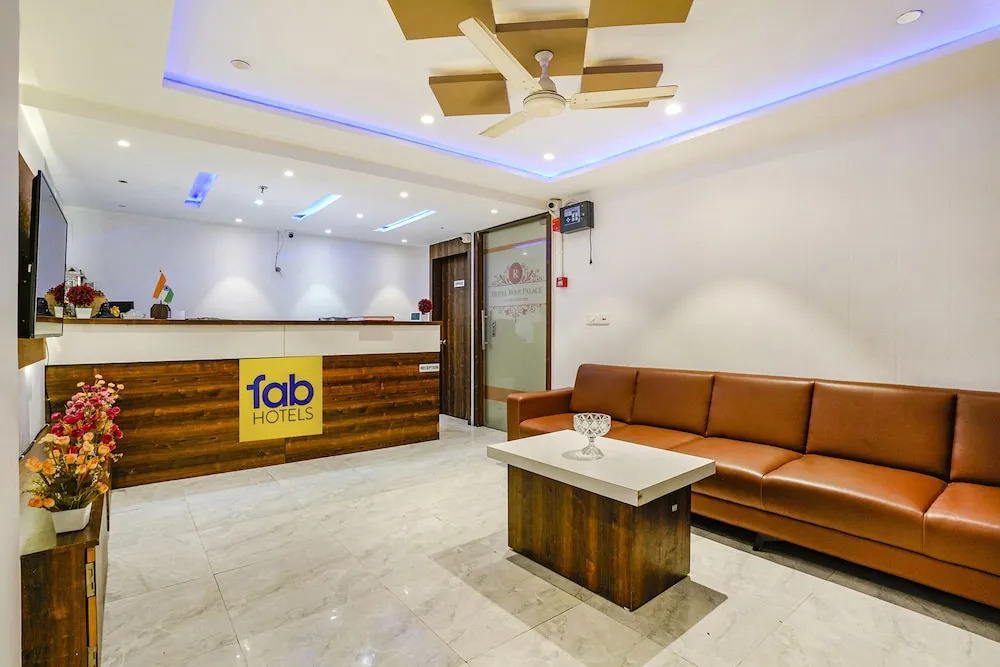Сурат: Fabhotel Rose Palace