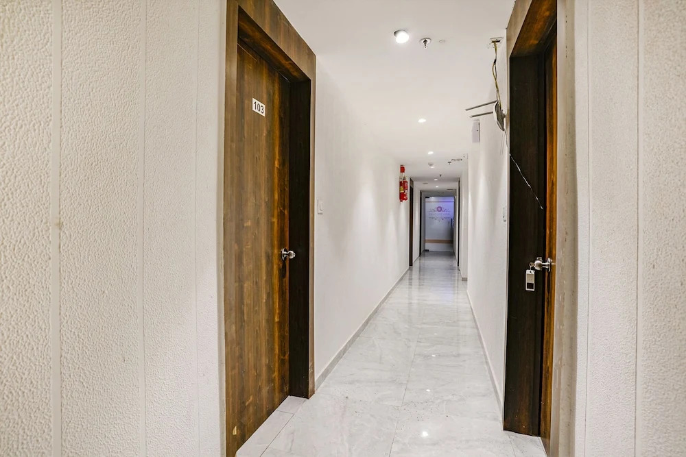 Сурат: Fabhotel Rose Palace