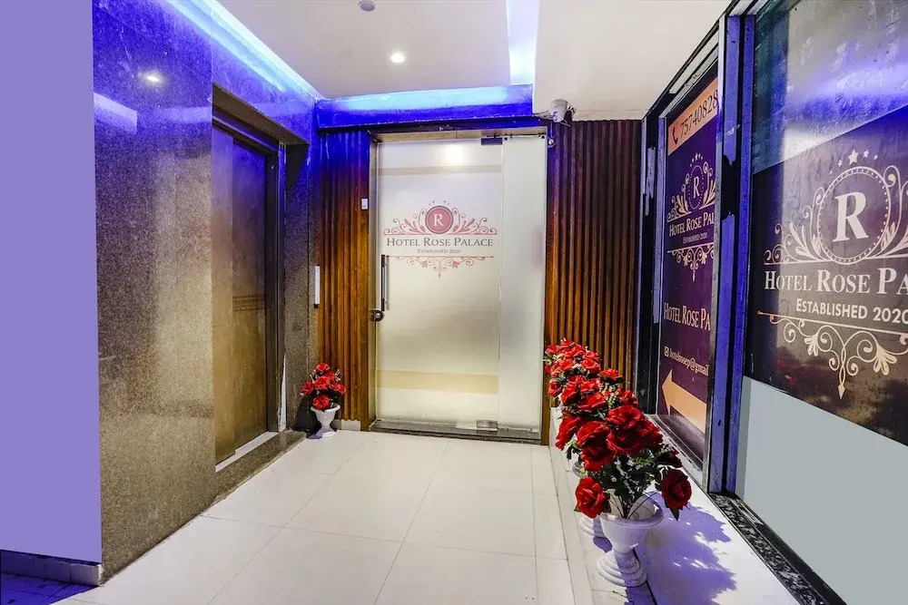 Сурат: Fabhotel Rose Palace