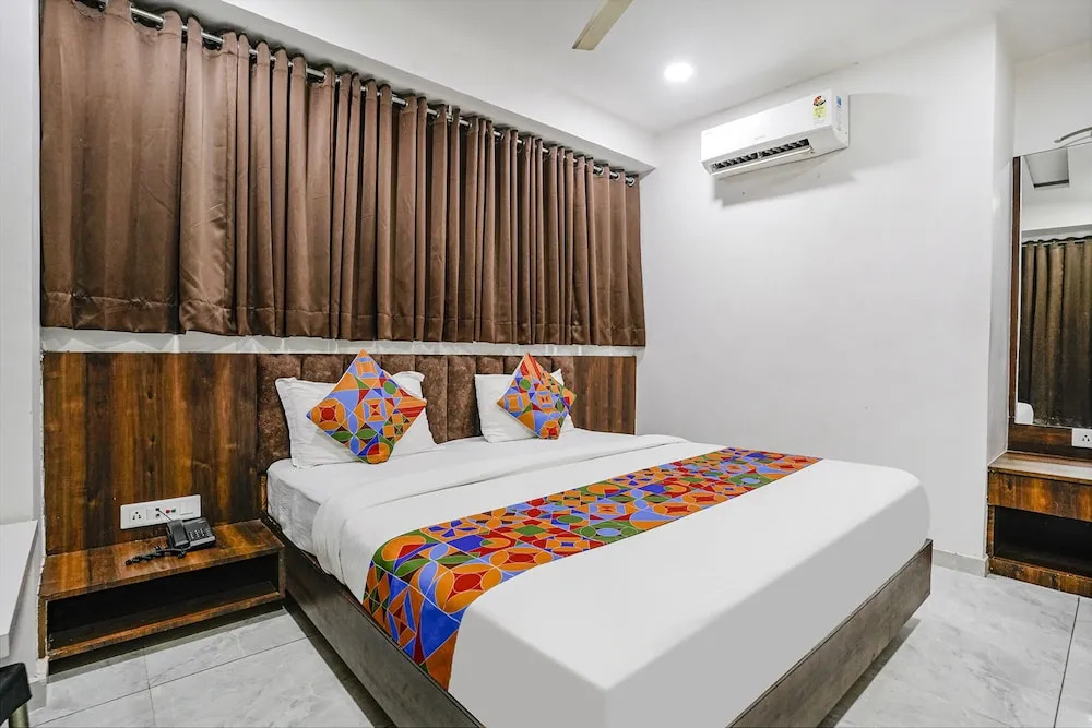 Сурат: Fabhotel Rose Palace