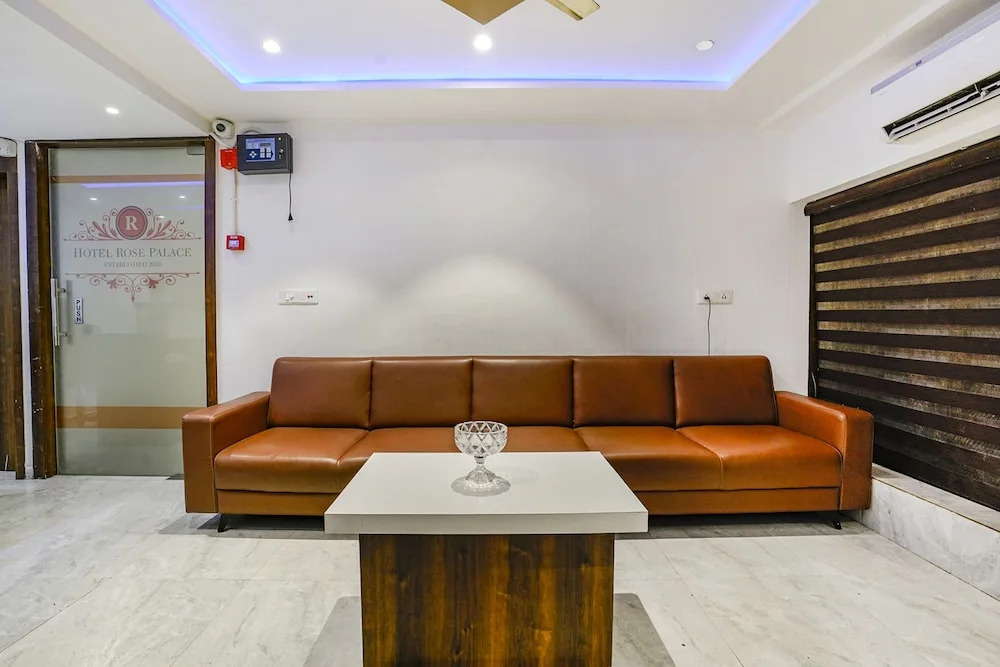 Сурат: Fabhotel Rose Palace