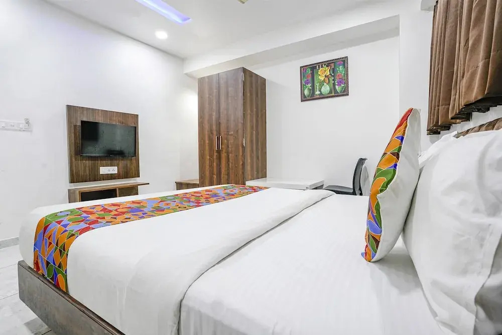 Сурат: Fabhotel Rose Palace