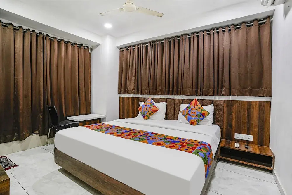 Сурат: Fabhotel Rose Palace