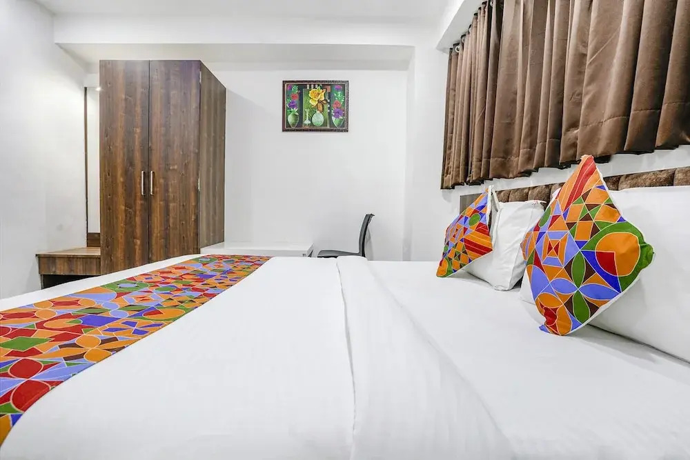 Сурат: Fabhotel Rose Palace