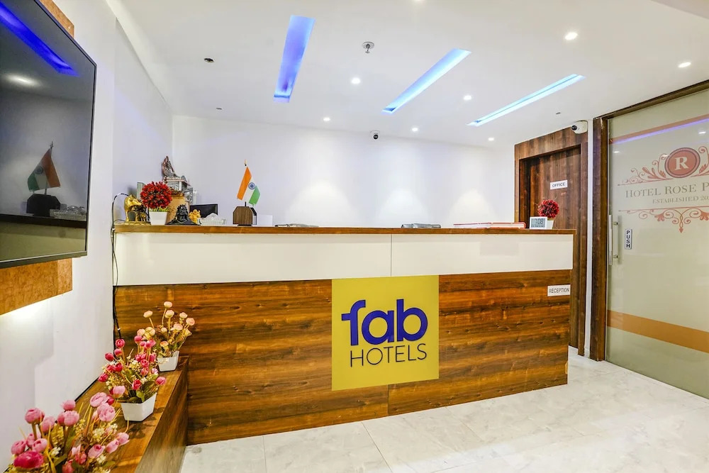 Сурат: Fabhotel Rose Palace