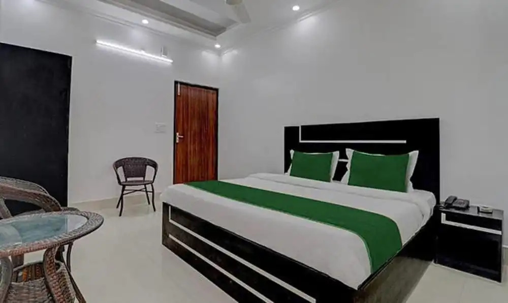 Дехрадун: Fabhotel Shri Krishna Residency