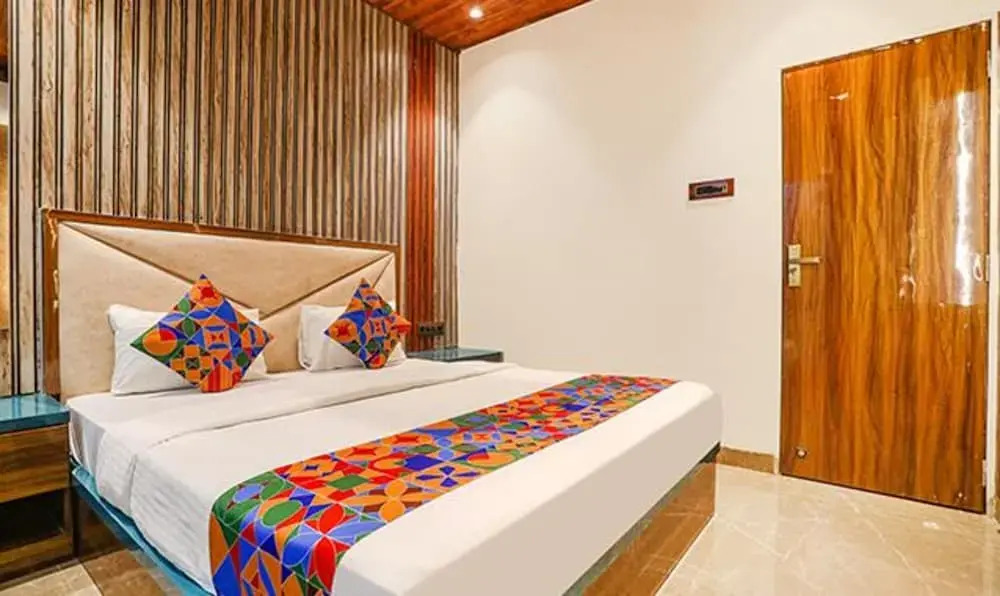 Мумбаи: Fabexpress Versova Residency