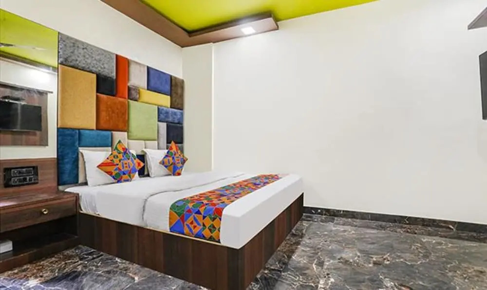 Мумбаи: Fabexpress Versova Residency