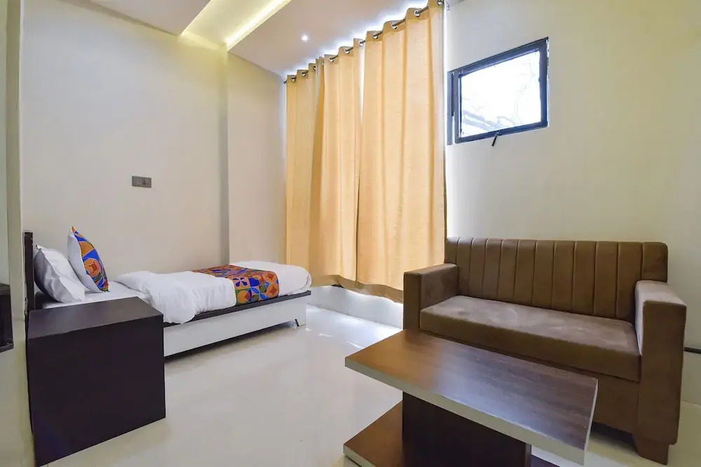Индаур: Fabhotel Utsah
