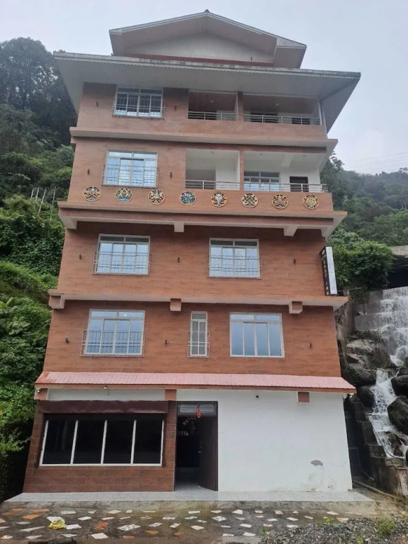 Hotel East Inn — фото 1
