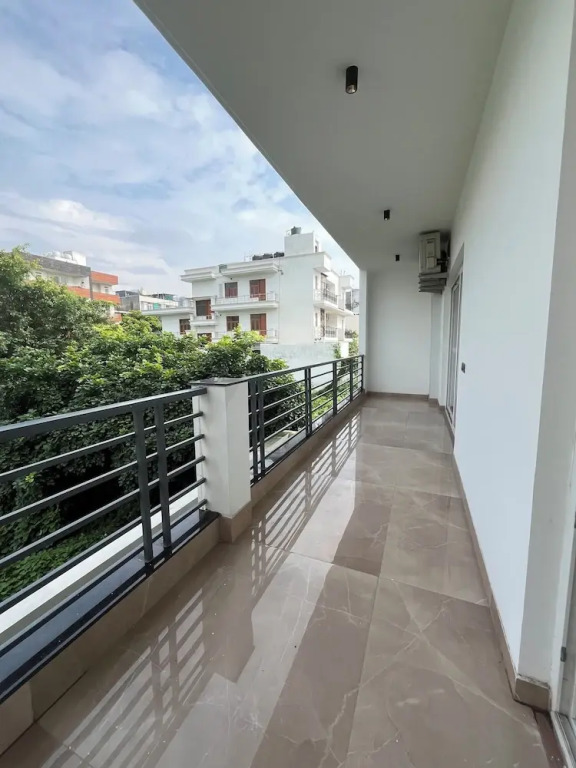 Гуруграм: Casa Feliz Golf Course Road