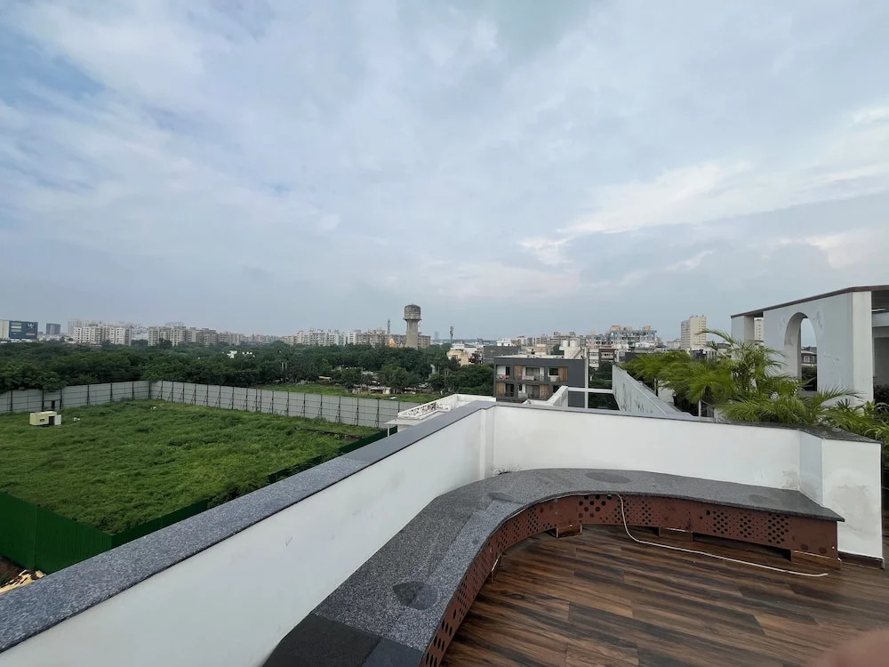 Гуруграм: Casa Feliz Golf Course Road