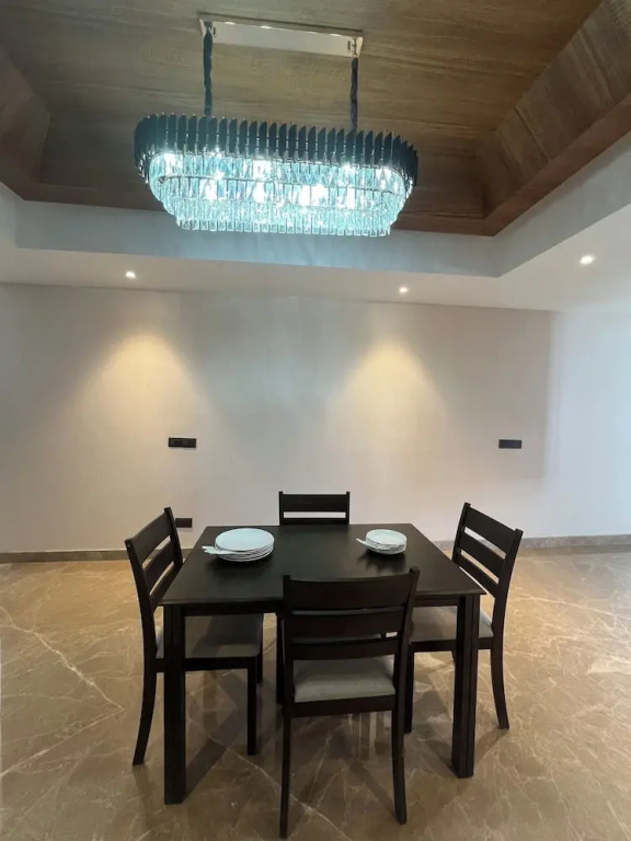 Гуруграм: Casa Feliz Golf Course Road