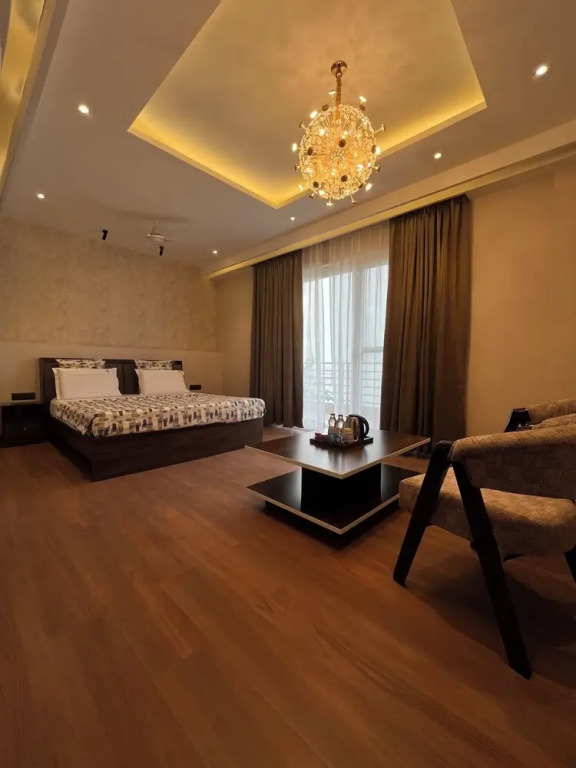 Гуруграм: Casa Feliz Golf Course Road