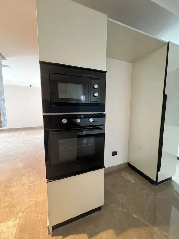 Гуруграм: Casa Feliz Golf Course Road
