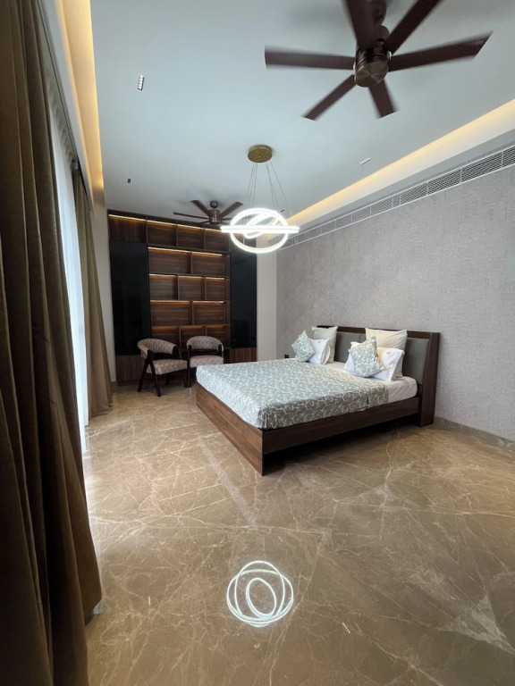 Гуруграм: Casa Feliz Golf Course Road