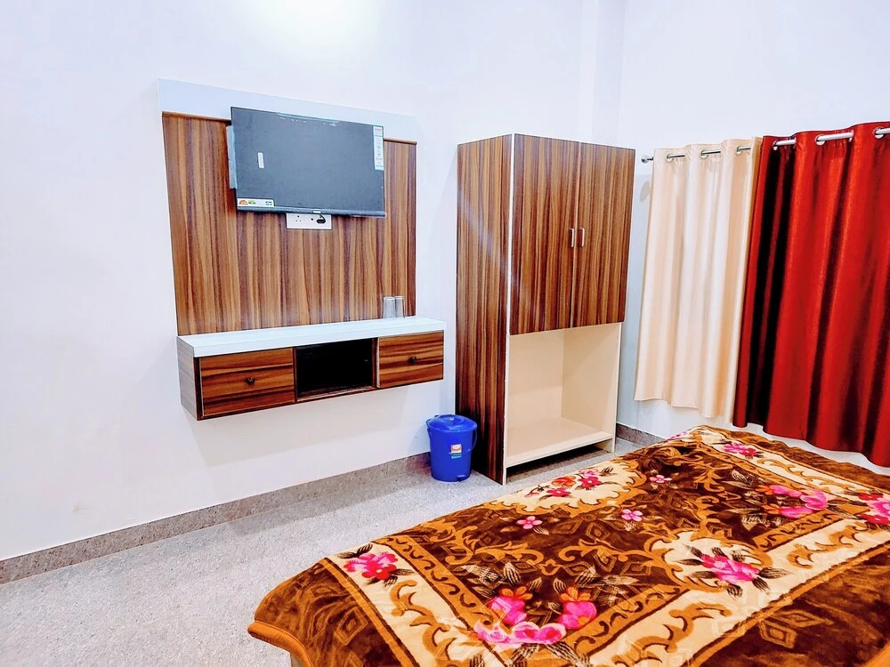 Айодхья: Hotel Shree Venkatesh Nilayam