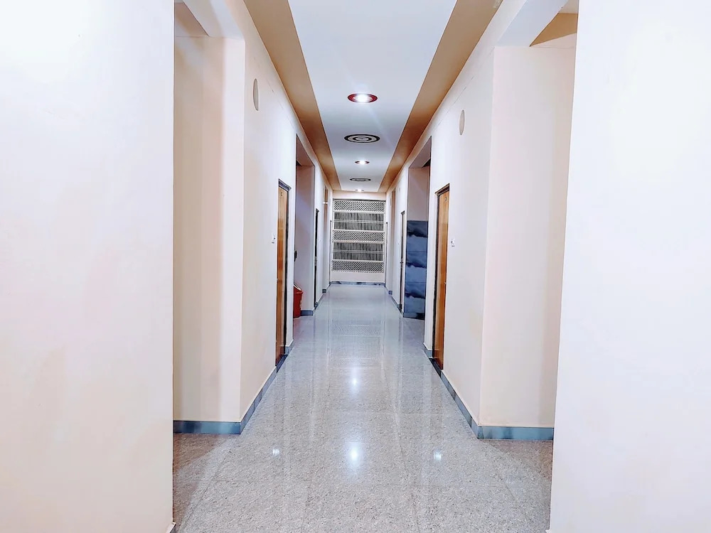 Айодхья: Hotel Shree Venkatesh Nilayam