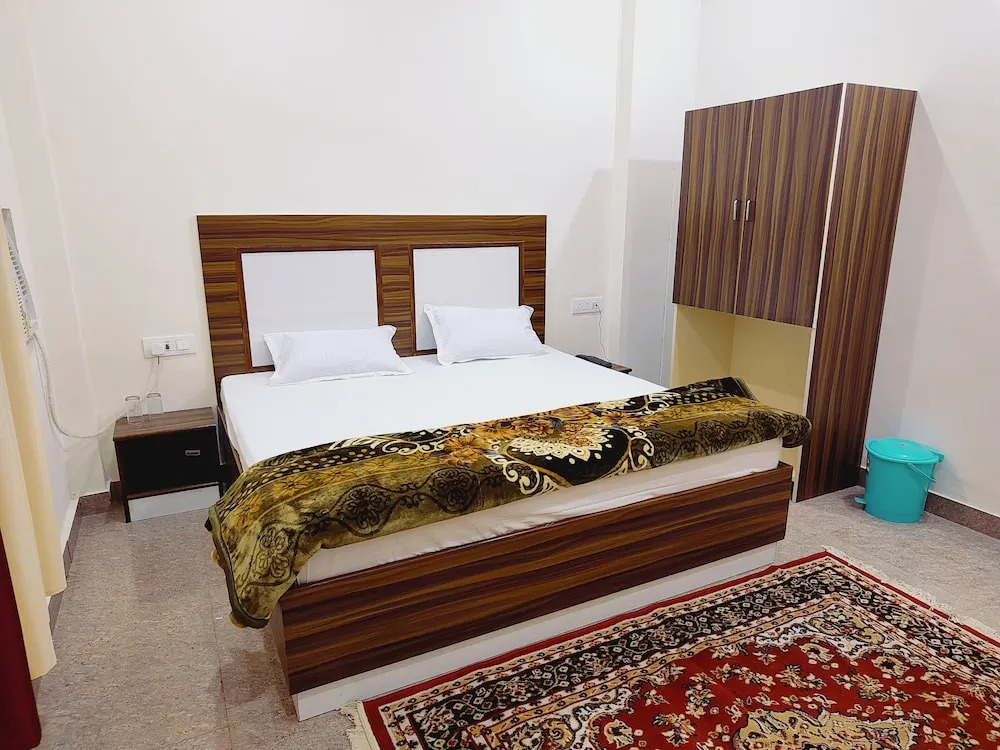 Айодхья: Hotel Shree Venkatesh Nilayam