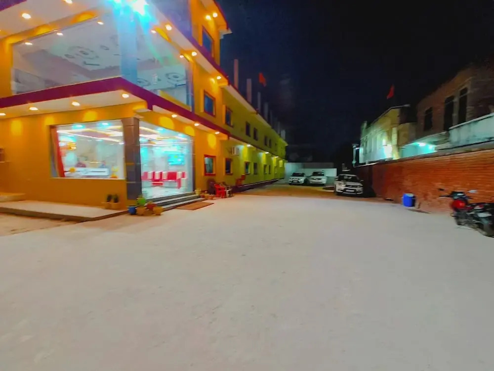 Айодхья: Hotel Shree Venkatesh Nilayam