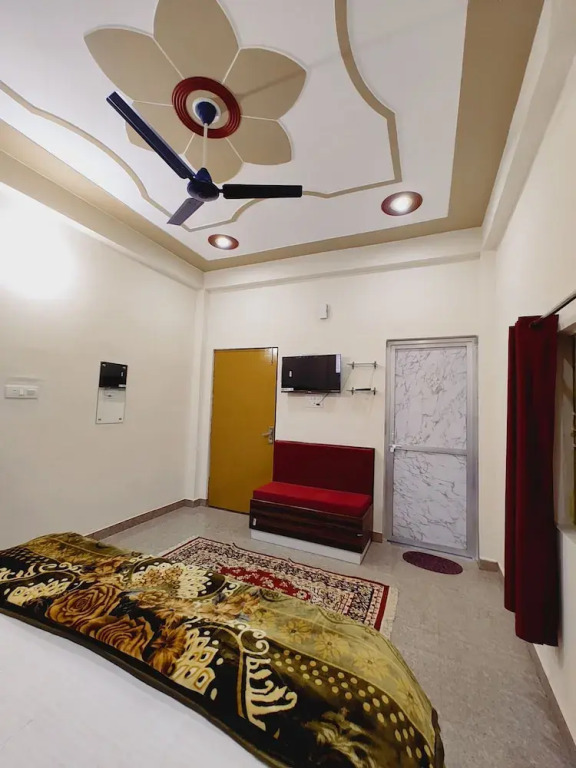 Айодхья: Hotel Shree Venkatesh Nilayam