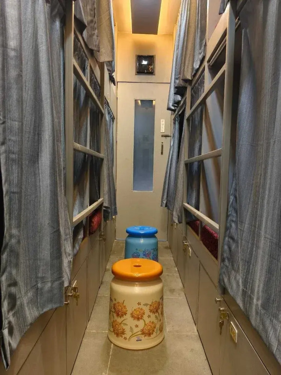 Мумбаи: Rest Inn Hostel Dormitory