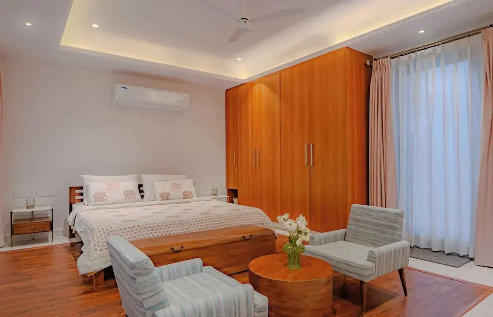 Амбер: Artisav House