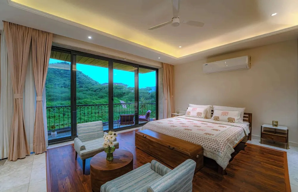 Амбер: Artisav House
