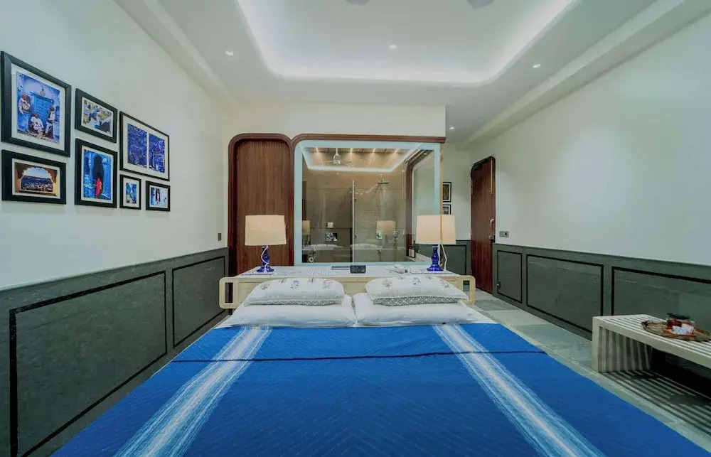Амбер: Artisav House