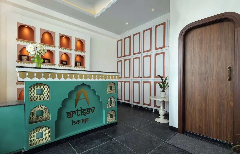 Амбер: Artisav House