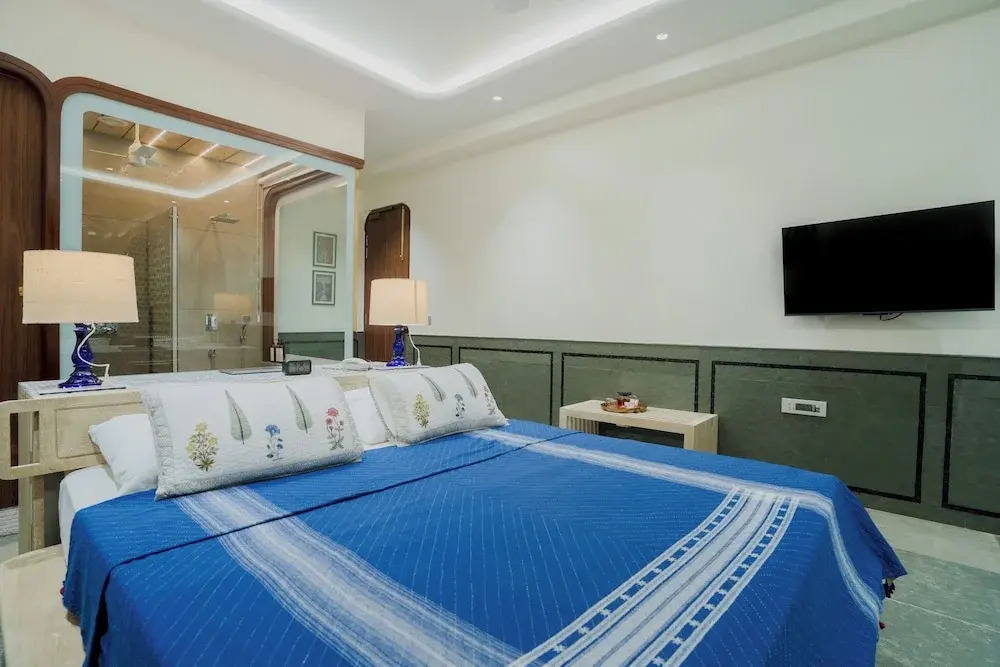 Амбер: Artisav House