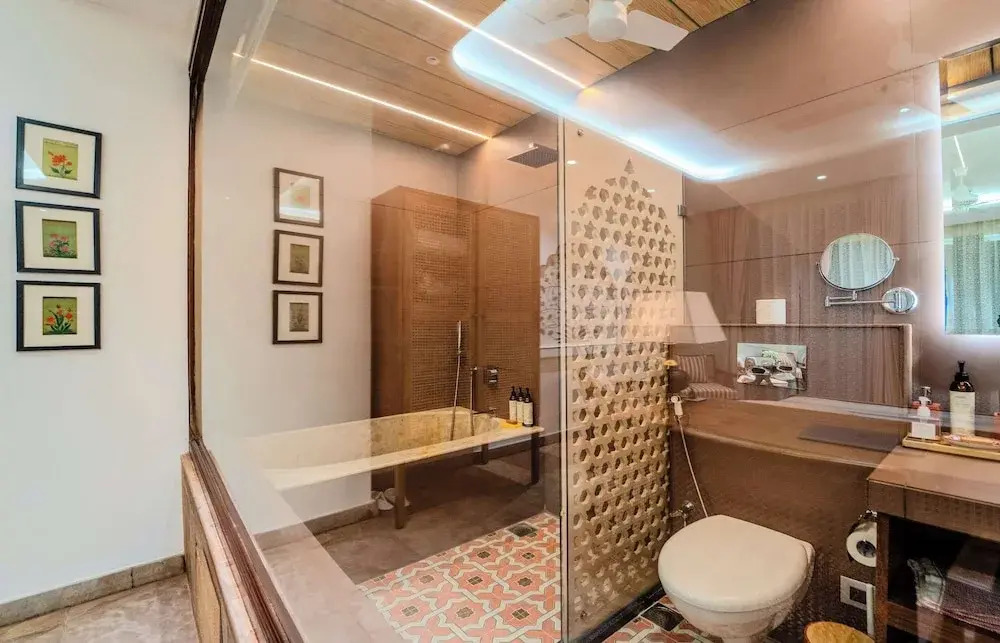 Амбер: Artisav House