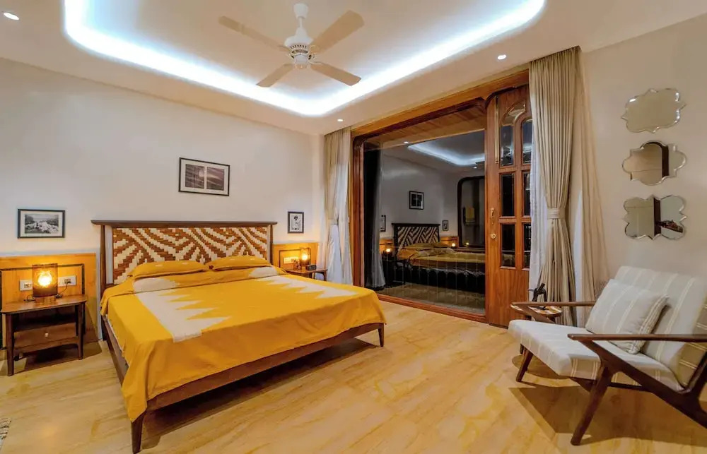 Амбер: Artisav House