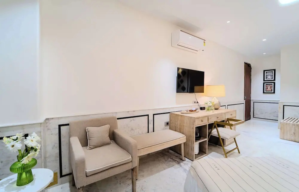 Амбер: Artisav House