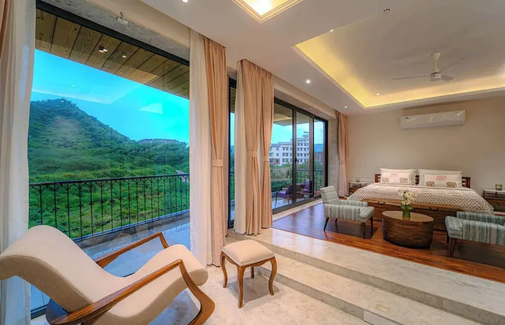 Амбер: Artisav House