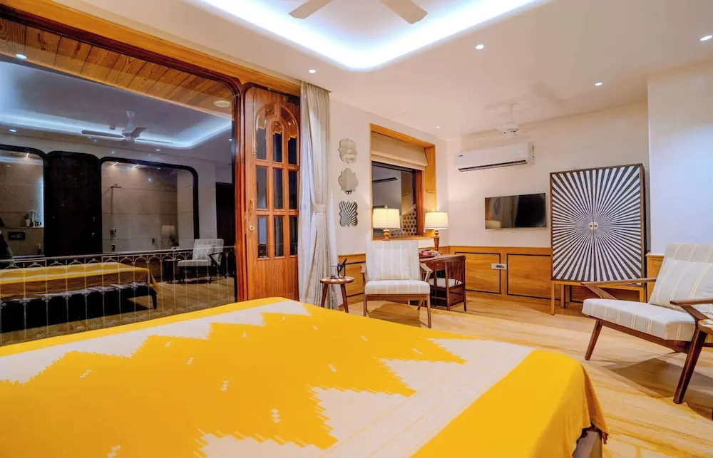 Амбер: Artisav House
