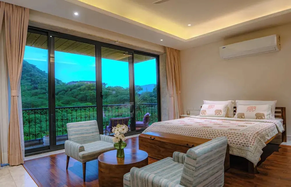 Амбер: Artisav House